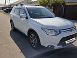 Mitsubishi Outlander 2014 годаүшін8 900 000 тг. в Атырау – фото 2