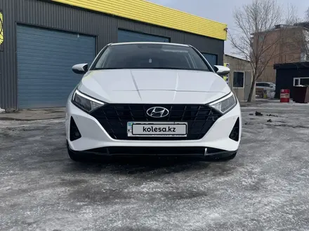 Hyundai i20 2023 года за 8 900 000 тг. в Караганда – фото 3