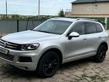 Volkswagen Touareg 2011 года за 12 750 000 тг. в Астана – фото 4