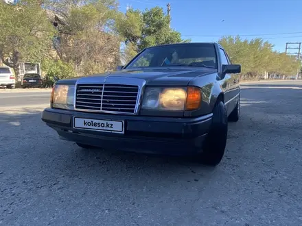 Mercedes-Benz E 200 1990 года за 700 000 тг. в Сатпаев – фото 3