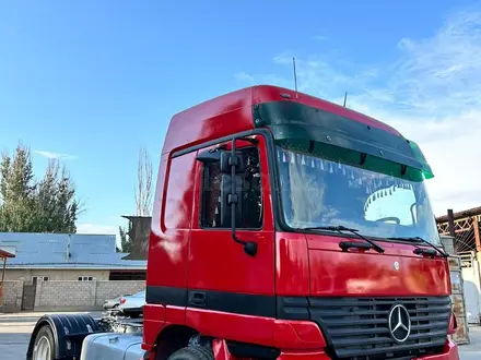 Mercedes-Benz  Actros 2000 года за 11 500 000 тг. в Алматы – фото 2