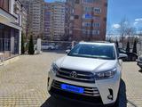 Toyota Highlander 2018 года за 21 000 000 тг. в Атырау – фото 4