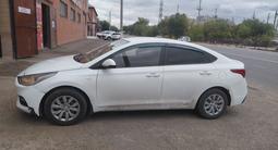 Hyundai Solaris 2018 года за 4 300 000 тг. в Актобе – фото 2