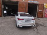 Hyundai Solaris 2018 года за 4 300 000 тг. в Актобе – фото 3