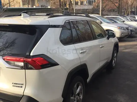 Toyota RAV4 2019 года за 15 700 000 тг. в Алматы – фото 3