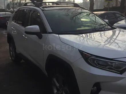 Toyota RAV4 2019 года за 15 700 000 тг. в Алматы – фото 4