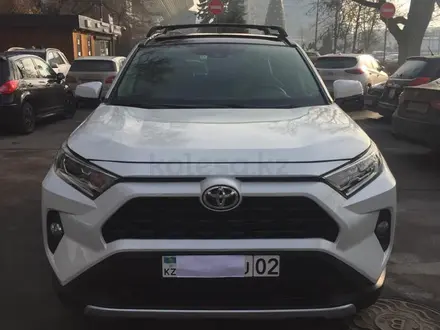 Toyota RAV4 2019 года за 15 700 000 тг. в Алматы