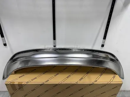Накладка заднего бампера Hyundai Santa Fe ORIGINAL за 10 000 тг. в Алматы