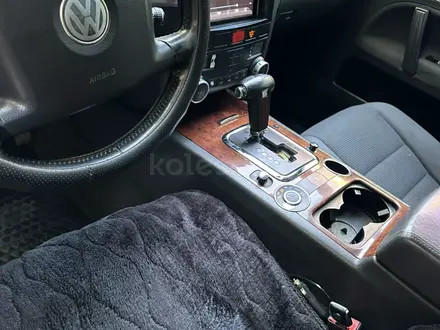 Volkswagen Touareg 2004 года за 3 750 000 тг. в Караганда – фото 11