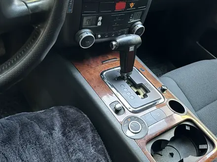 Volkswagen Touareg 2004 года за 3 750 000 тг. в Караганда – фото 12