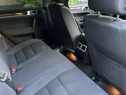 Volkswagen Touareg 2004 года за 3 750 000 тг. в Караганда – фото 13