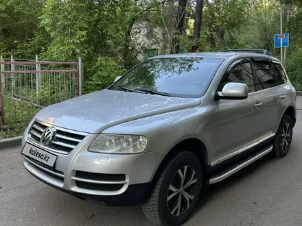 Volkswagen Touareg 2004 года за 3 750 000 тг. в Караганда – фото 2