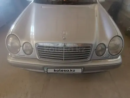 Mercedes-Benz E 280 1998 года за 3 700 000 тг. в Аральск