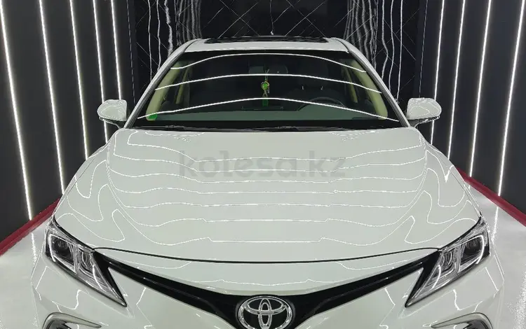 Toyota Camry 2022 года за 15 700 000 тг. в Атырау