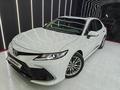 Toyota Camry 2022 года за 15 700 000 тг. в Атырау – фото 2