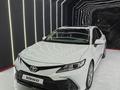 Toyota Camry 2022 года за 15 700 000 тг. в Атырау – фото 3