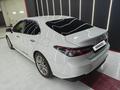 Toyota Camry 2022 года за 15 700 000 тг. в Атырау – фото 6