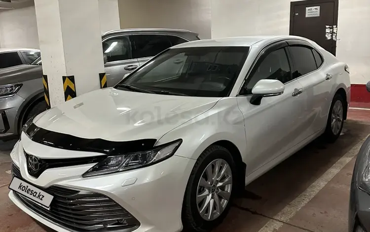 Toyota Camry 2020 года за 14 100 000 тг. в Астана