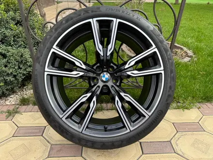 Оригинальные диски с резиной R22 на BMW X5 (G05), BMW X6 (G06), БМВ за 1 660 000 тг. в Алматы – фото 4
