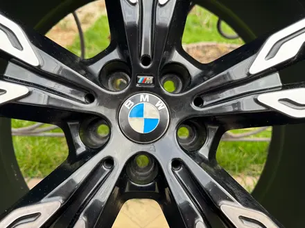 Оригинальные диски с резиной R22 на BMW X5 (G05), BMW X6 (G06), БМВ за 1 660 000 тг. в Алматы – фото 5