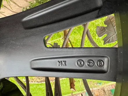 Оригинальные диски с резиной R22 на BMW X5 (G05), BMW X6 (G06), БМВ за 1 660 000 тг. в Алматы – фото 9