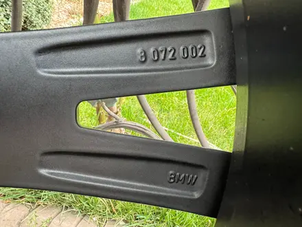 Оригинальные диски с резиной R22 на BMW X5 (G05), BMW X6 (G06), БМВ за 1 660 000 тг. в Алматы – фото 10