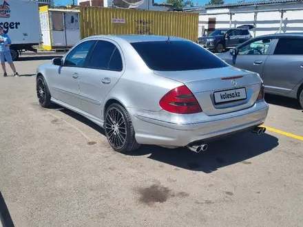 Mercedes-Benz E 320 2002 года за 5 300 000 тг. в Астана – фото 2