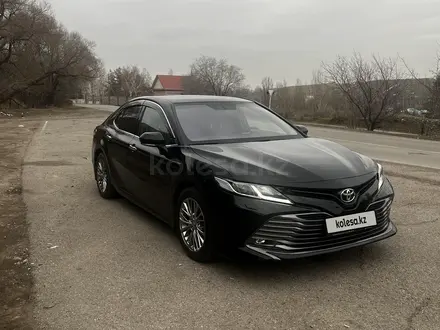 Toyota Camry 2019 года за 13 400 000 тг. в Алматы – фото 3