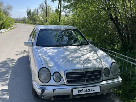 Mercedes-Benz E 230 1998 года за 3 200 000 тг. в Талдыкорган