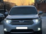 Toyota Highlander 2012 года за 12 500 000 тг. в Семей