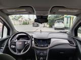 Chevrolet Tracker 2017 года за 6 300 000 тг. в Шымкент – фото 5