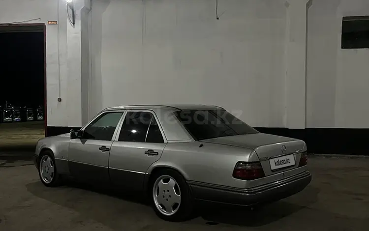 Mercedes-Benz E 220 1993 года за 1 500 000 тг. в Караганда