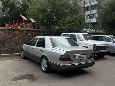 Mercedes-Benz E 220 1993 года за 1 500 000 тг. в Караганда – фото 6