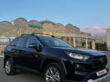 Toyota RAV4 2021 года за 15 500 000 тг. в Уральск – фото 3