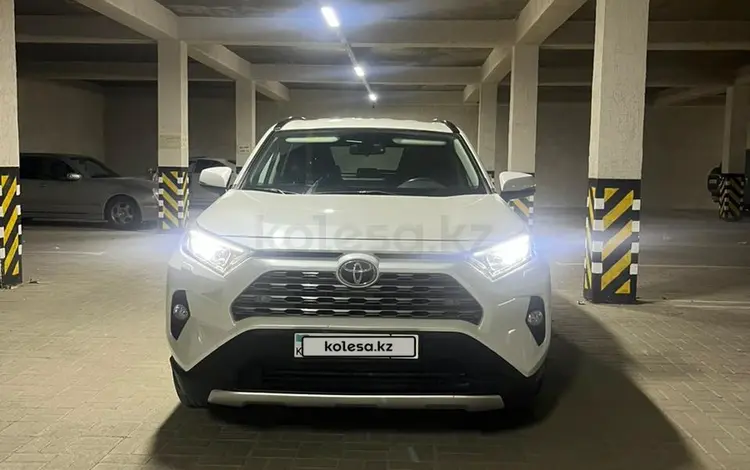 Toyota RAV4 2020 года за 15 000 000 тг. в Актау