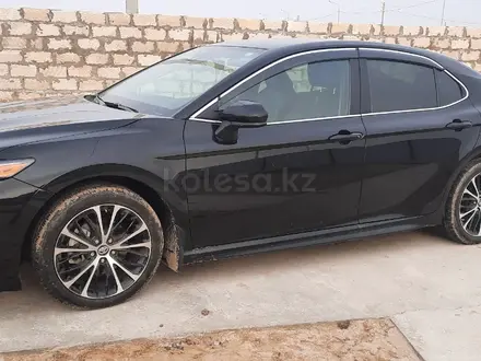 Toyota Camry 2019 года за 11 000 000 тг. в Актобе – фото 4