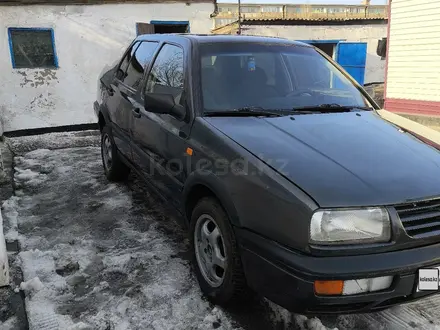 Volkswagen Vento 1994 года за 1 300 000 тг. в Атбасар – фото 2