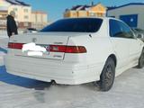 Toyota Camry 1998 года за 2 100 000 тг. в Актобе – фото 4