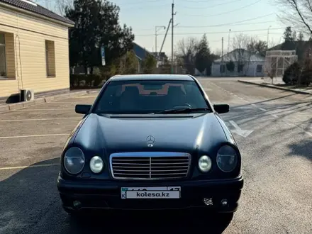 Mercedes-Benz E 230 1998 года за 3 400 000 тг. в Шымкент