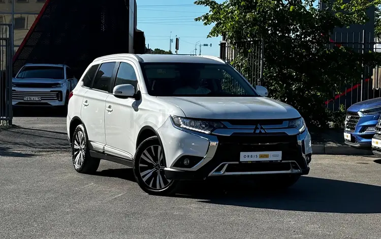 Mitsubishi Outlander 2019 годаүшін8 490 000 тг. в Актау