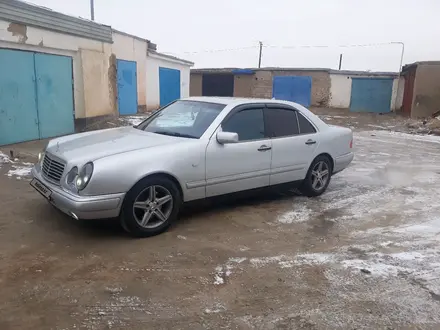 Mercedes-Benz E 280 1996 года за 2 650 000 тг. в Жезказган – фото 2