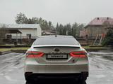 Toyota Camry 2021 года за 15 500 000 тг. в Алматы – фото 2