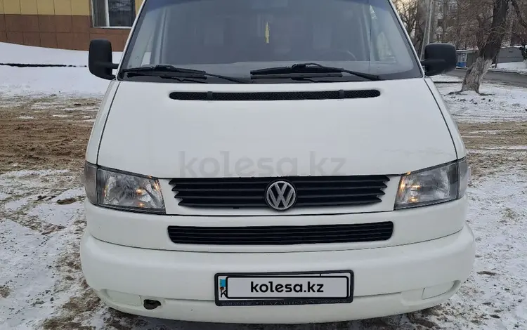 Volkswagen Caravelle 1994 годаfor4 100 000 тг. в Павлодар