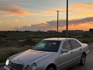 Mercedes-Benz E 320