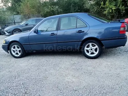 Mercedes-Benz C 180 1995 года за 1 500 000 тг. в Алматы – фото 3