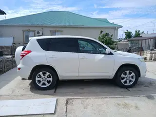 Toyota RAV4, 2011