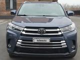 Toyota Highlander 2019 года за 14 200 000 тг. в Актобе