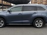 Toyota Highlander 2019 года за 14 200 000 тг. в Актобе – фото 2