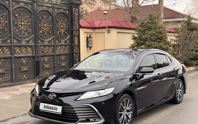 Toyota Camry 2023 года за 19 300 000 тг. в Шымкент