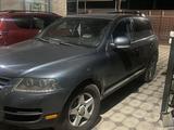 Volkswagen Touareg 2004 годаfor4 700 000 тг. в Алматы – фото 4